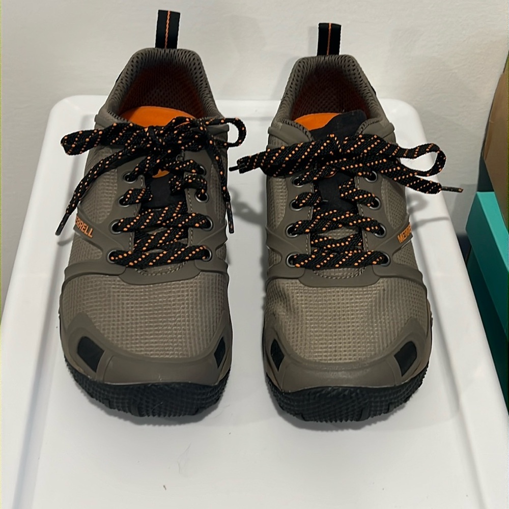 NWOT Men’s Merrell hiking shoes